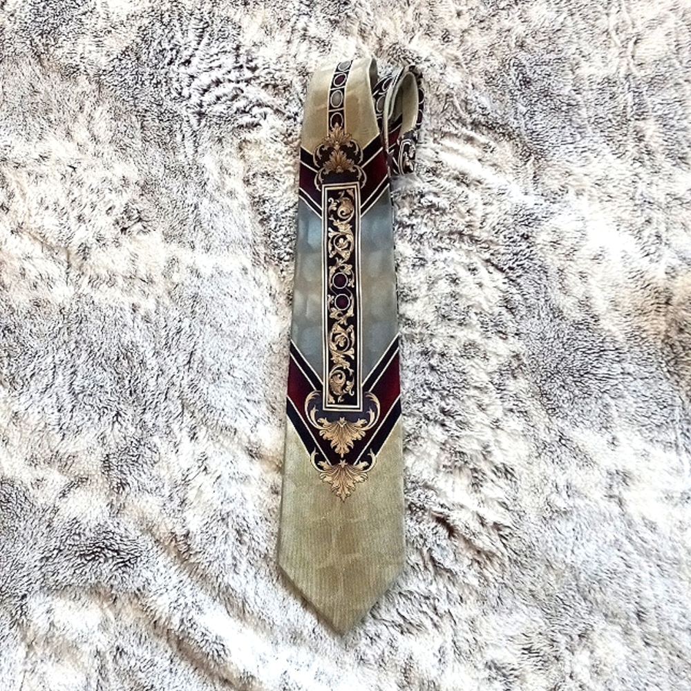 Di Maggio Tie Silver, Black, Maroon Design